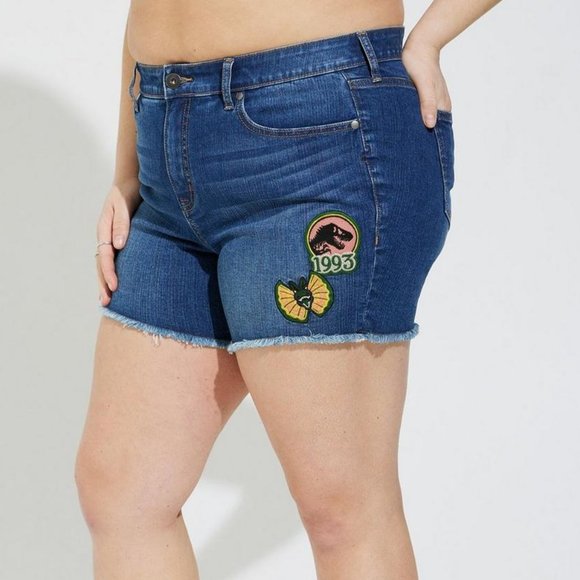 ❤️NWT TORRID JURASSIC PARK DINOSAUR GRAPHIC SHORTS - MID RISE - DENIM PLUS SIZE - Picture 5 of 7